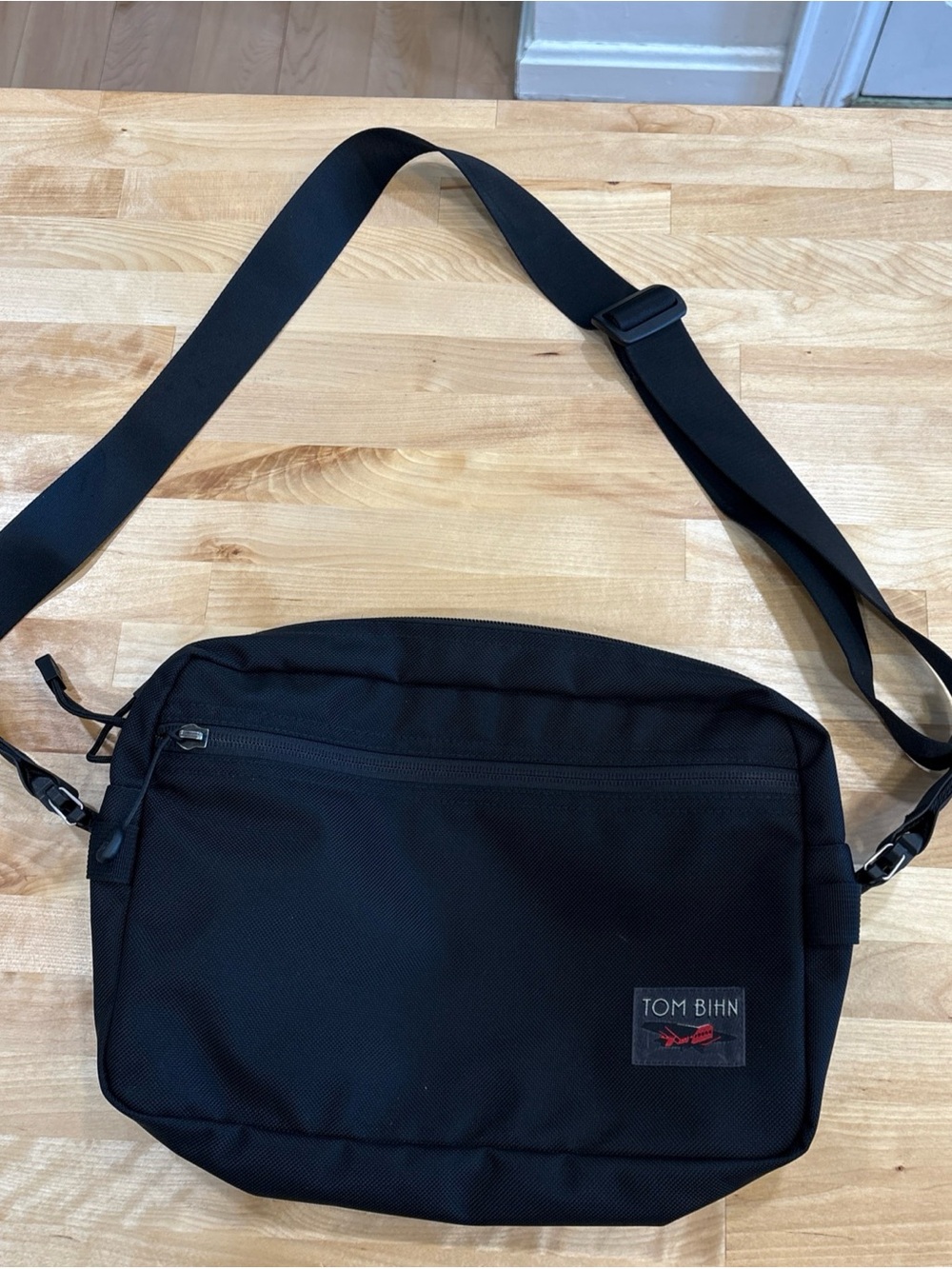 Tom Bihn Side Kick 3L Nylon Bag Ballistic Black Sling Crossbody